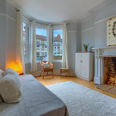 Victorian Near Gloucester Road * Bristol